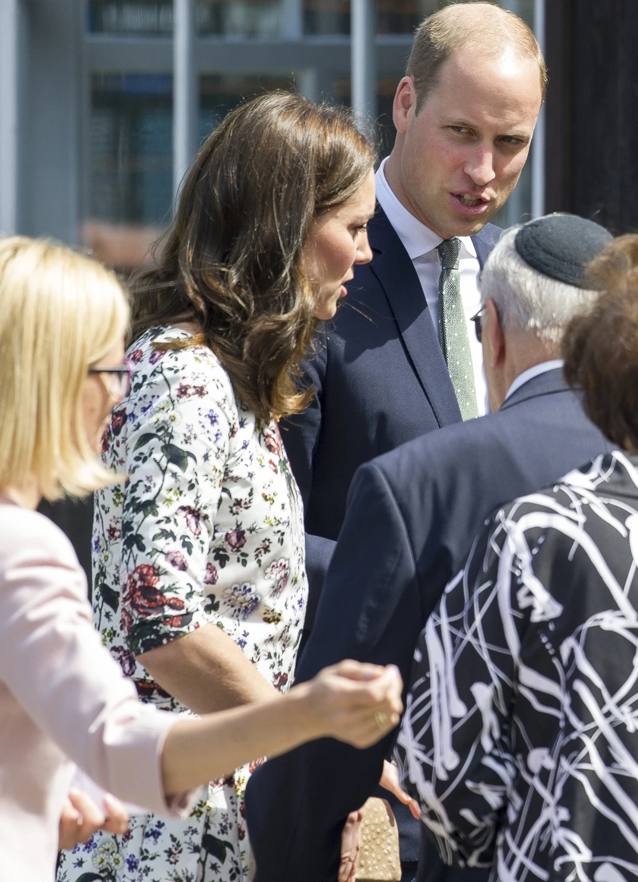 Wizyta pary książęcej w byłym niemieckim obozie koncentracyjnym Stutthof Wizyta pary książęcej w byłym niemieckim obozie koncentracyjnym Stutthof