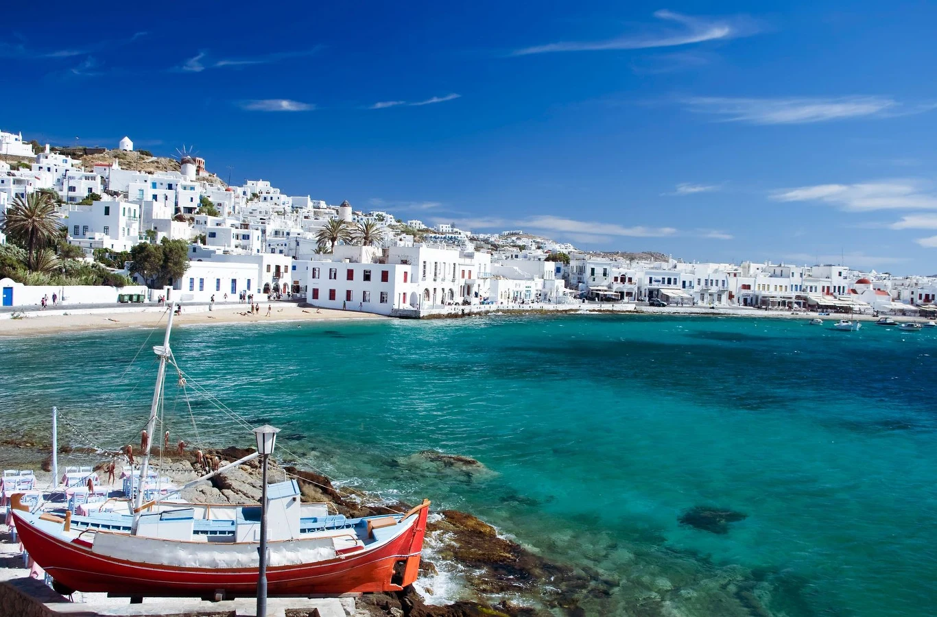 Mykonos to raj dla miłośników pięknych plaż i luksusów. 
