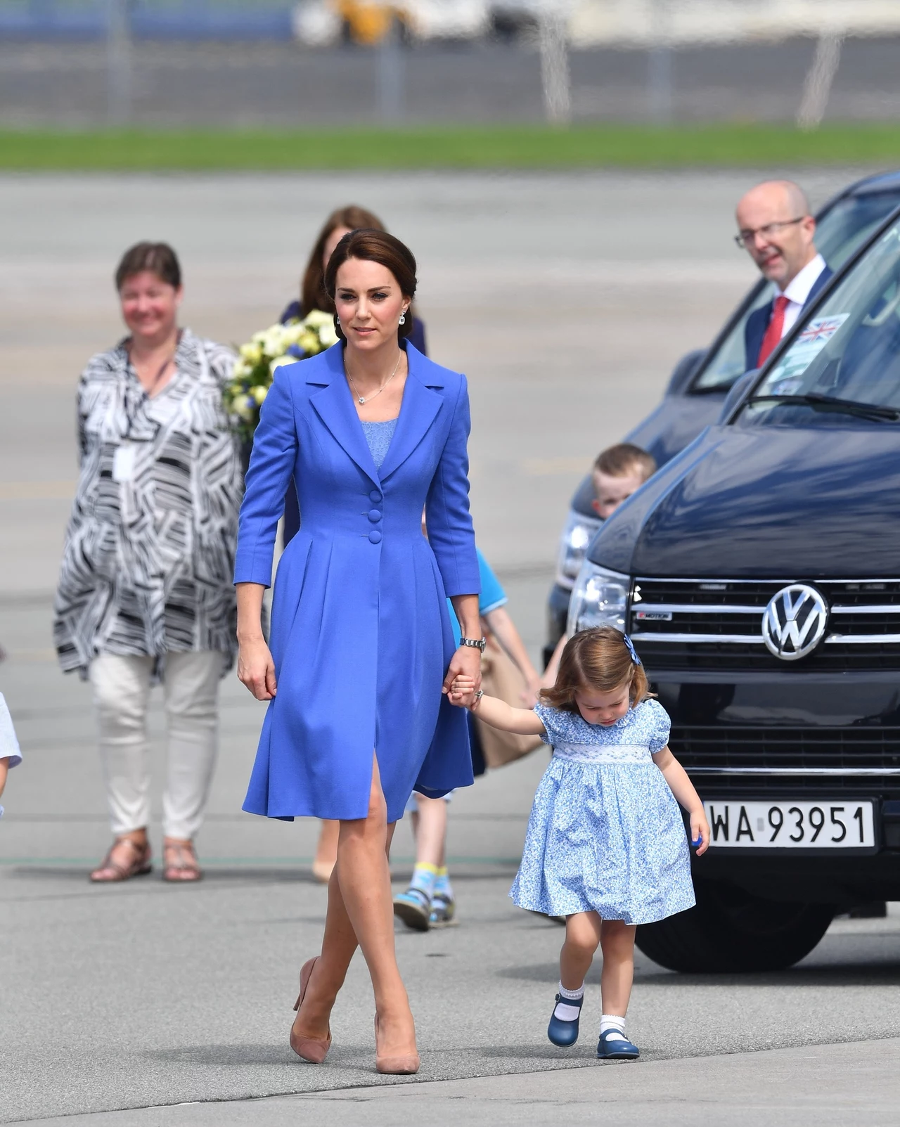Księżna ma dzisiaj na sobie płaszcz marki Catherine Walker. Księżna ma dzisiaj na sobie płaszcz marki Catherine Walker.