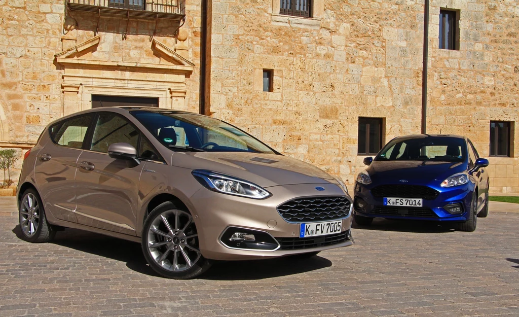 Ford Fiesta - po lewej Vignale, po prawej ST Line