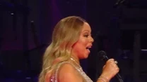 Mariah Carey najwyraźniej nie przejmuje się tuszą. Na scenie nadal występuje w obcisłych strojach odsłaniających jej spore uda. Piosenkarka najwyraźniej uważa, że taką figurą można się pochwalić. Uważacie, że słusznie?