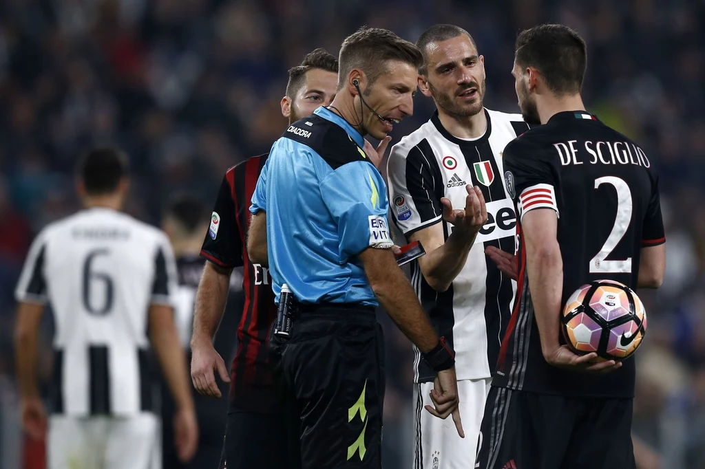 Mattia de Sciglio (jeszcze w barwach) Milanu w meczu przeciwko Juventusowi Mattia de Sciglio (jeszcze w barwach) Milanu w meczu przeciwko Juventusowi