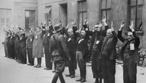 Jesienią 1940 r. Niemcy stłoczyli Żydów na obszarze warszawskiego getta, tworząc największą zamkniętą dzielnicą żydowską w okupowanej Europie