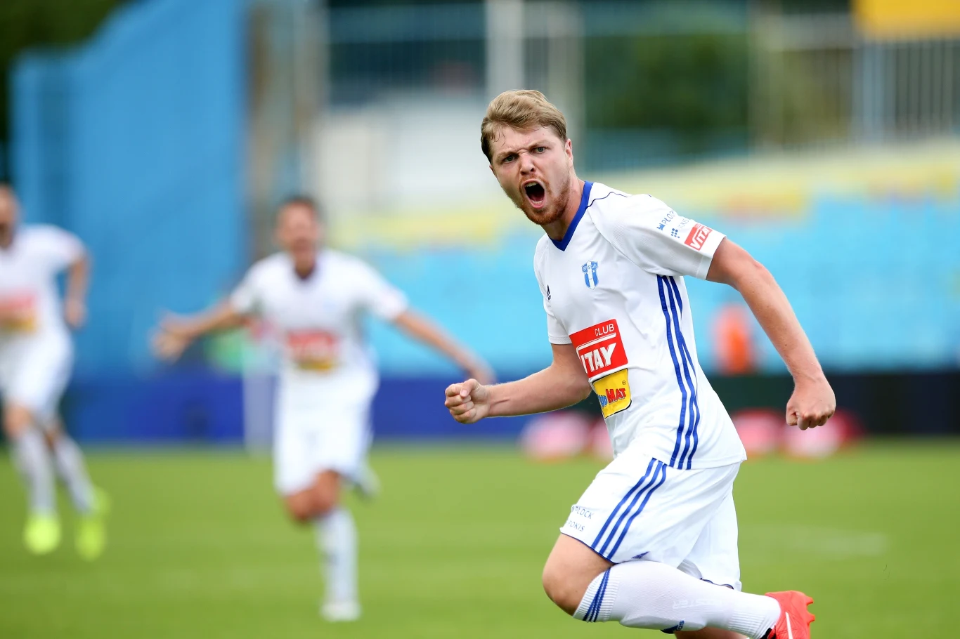 Dominik Furman świętuje zdobycie bramki, która dała "Nafciarzom" zwycięstwo nad "Kolejorzem" Dominik Furman świętuje zdobycie bramki, która dała "Nafciarzom" zwycięstwo nad "Kolejorzem"