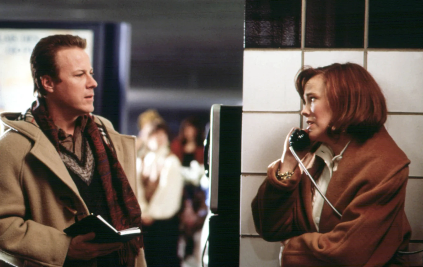 John Heard i Catherine O'Hara w scenie z filmu "Kevin sam w domu"