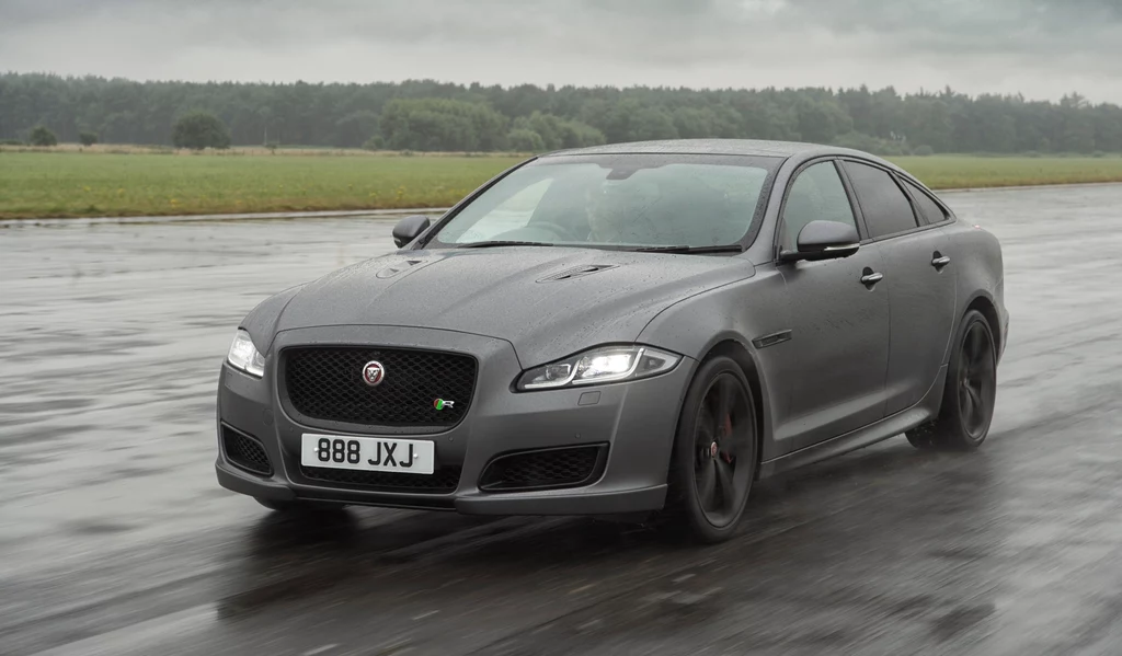 Jaguar XJR575