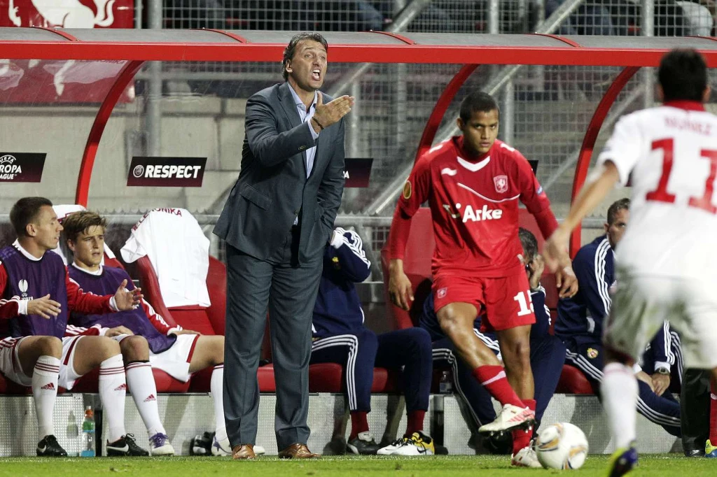 Maaskanta do Polski ściągnął jego rodak Stan Valckx, który pełnił funkcję dyrektora sportowego w Wiśle Kraków Maaskanta do Polski ściągnął jego rodak Stan Valckx, który pełnił funkcję dyrektora sportowego w Wiśle Kraków