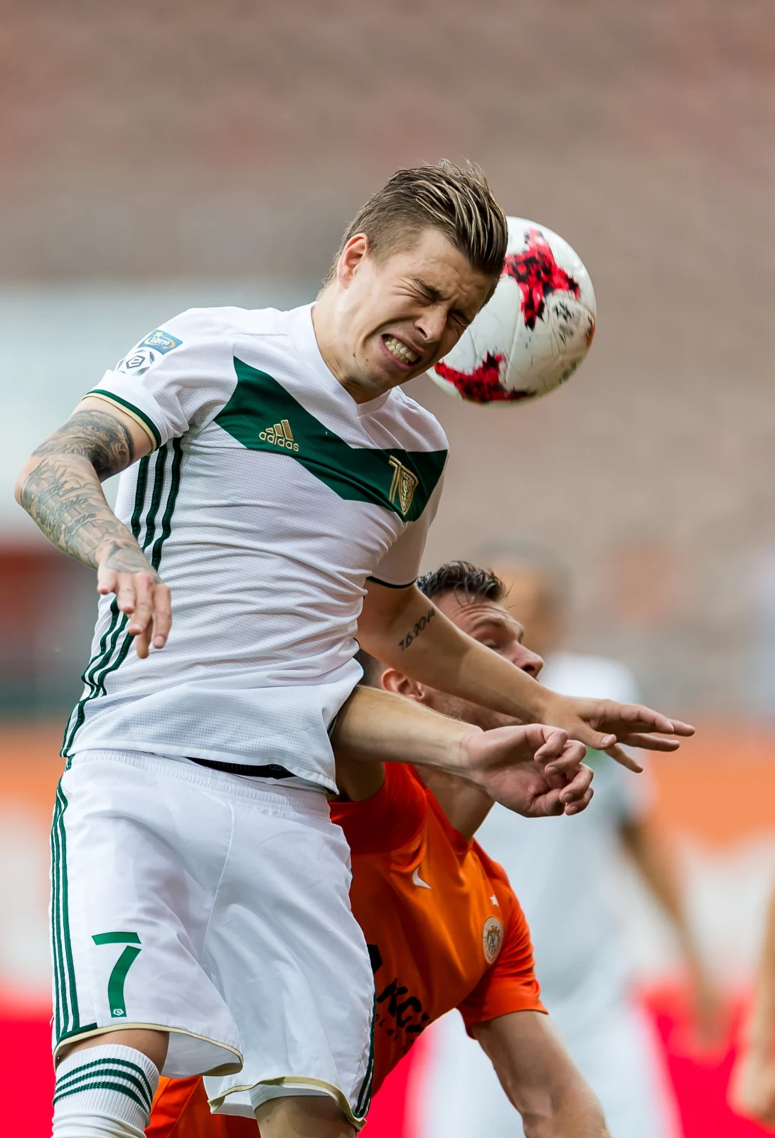 Piłkarz Śląska Wrocław Jakub Kosecki (z przodu)