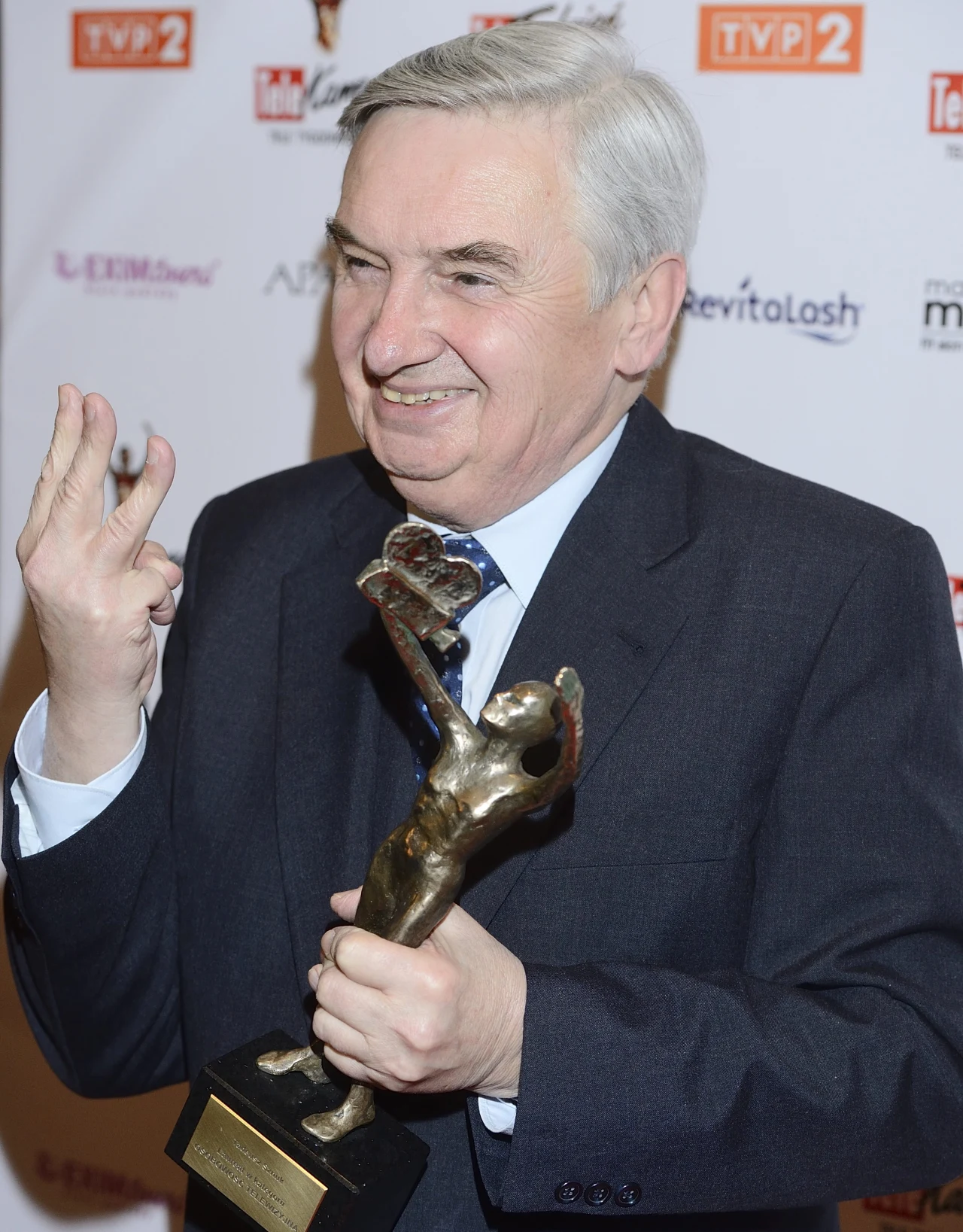 Tadeusz Sznuk żyje i ma się dobrze! Tadeusz Sznuk żyje i ma się dobrze!