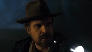 David Harbour jako Jim Hopper w drugim sezonie "Stranger Things"