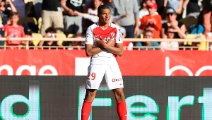 Kylian Mbappe pozostaje piłkarzem AS Monaco. Nie wiadomo, jak długo...