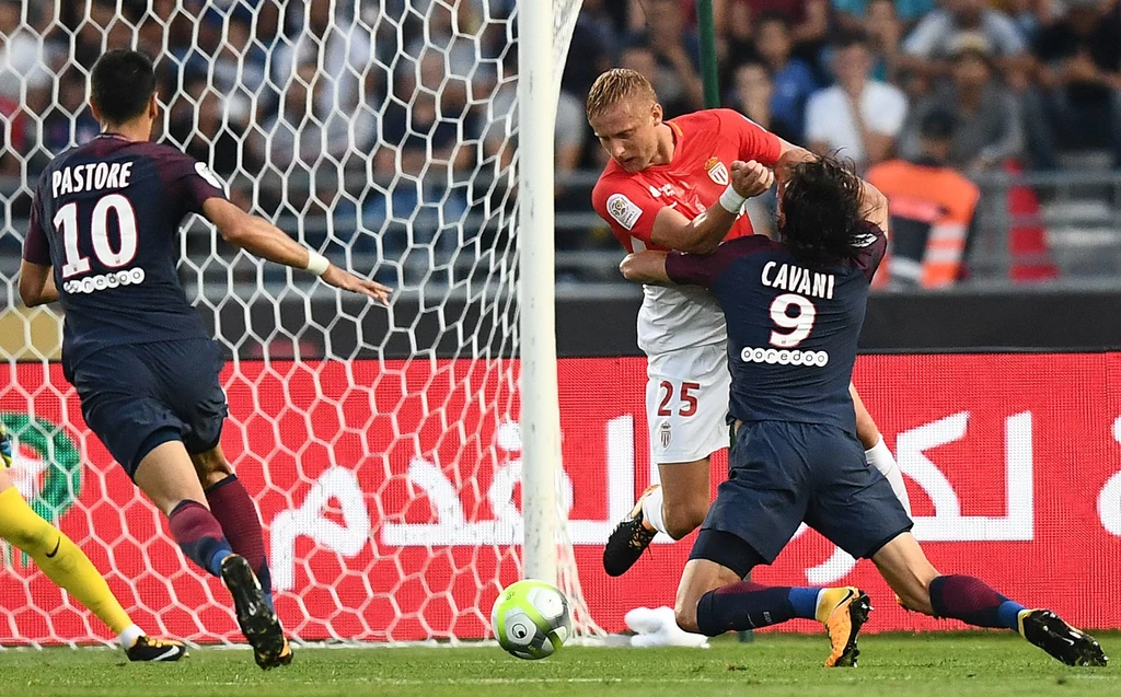 Kamil Glik zatrzymuje Edisona Cavaniego Kamil Glik zatrzymuje Edisona Cavaniego
