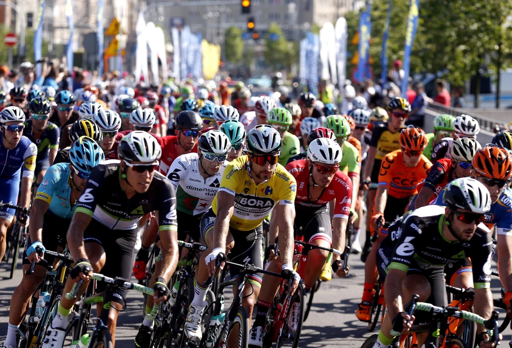 Słowak Peter Sagan (w środku) stracił żółtą koszulkę lidera