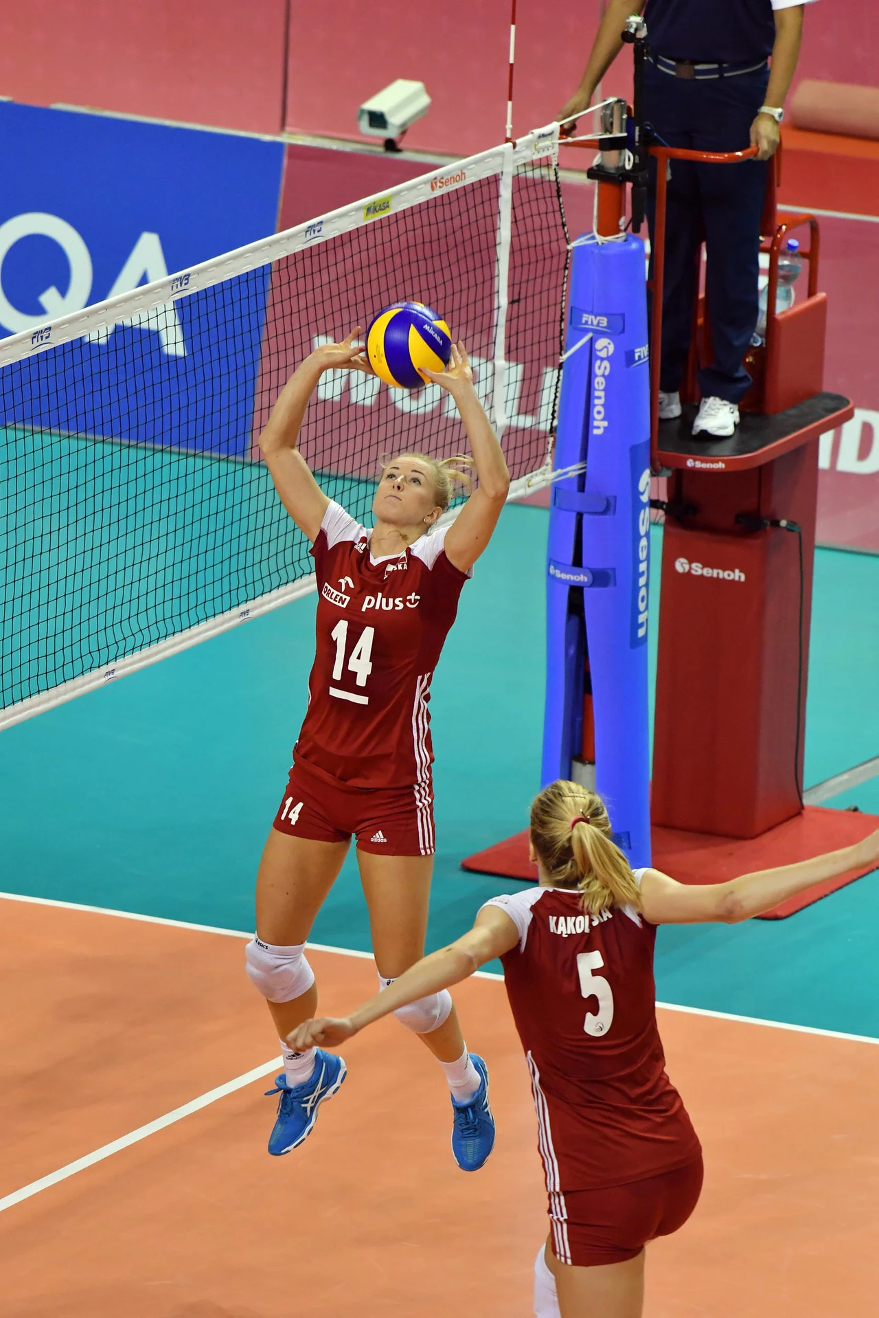 Polki, w czerwonych strojach, nie dały szans rywalkom