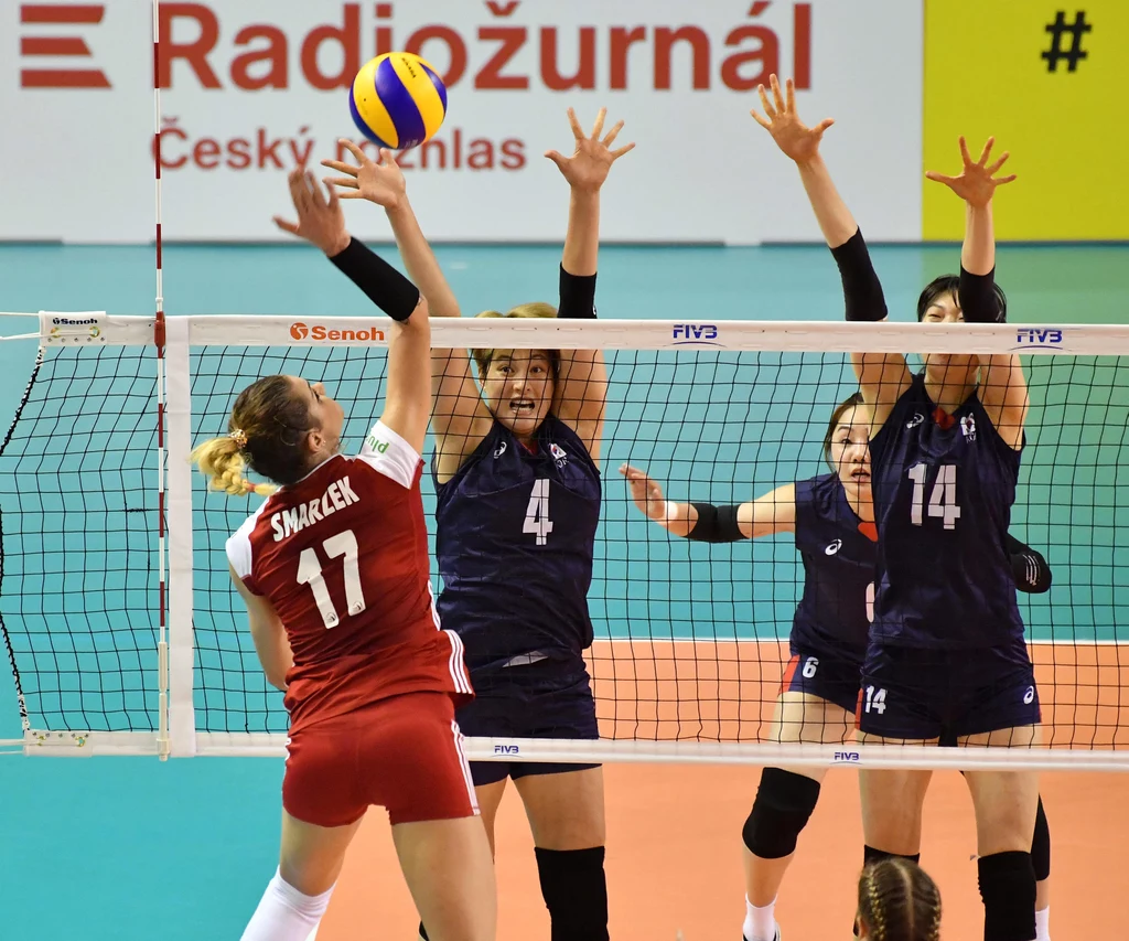 Polki, w czerwonych strojach, nie dały szans rywalkom