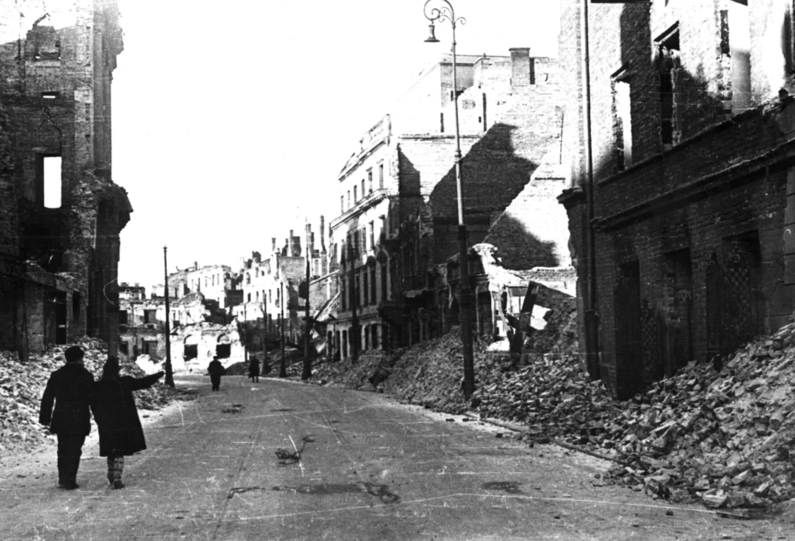 Zrujnowana Warszawa. Zdjęcie z 1945 roku Zrujnowana Warszawa. Zdjęcie z 1945 roku