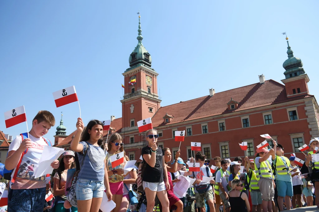 Dzieci biorące udział w programie "Lato w mieście" 
