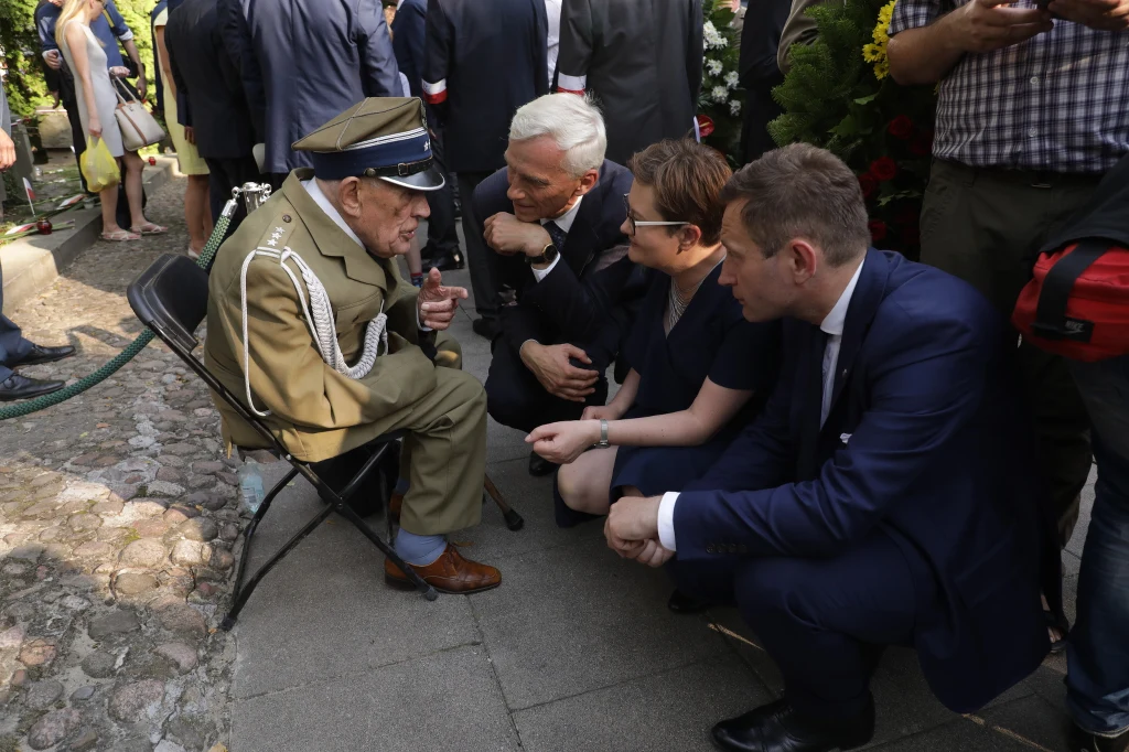 Uroczystości przed pomnikiem Gloria Victis 