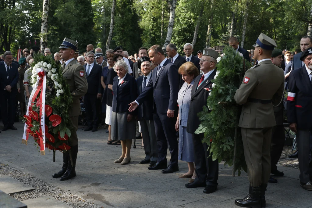 Uroczystości przed pomnikiem Gloria Victis 