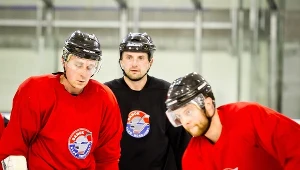 Sanoccy hokeiści podczas treningu w Arenie Sanok; źródło: Tomasz Sowa Photography