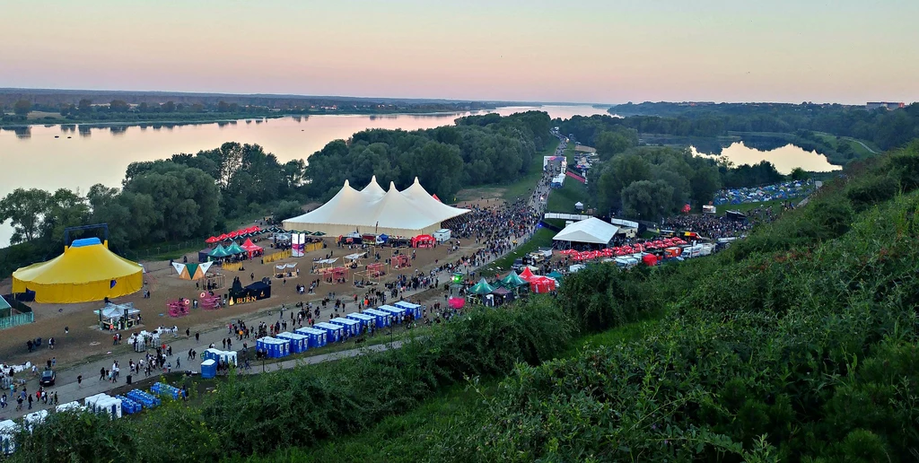 Audioriver: Plaża nad Wisłą w niedzielę nad ranem