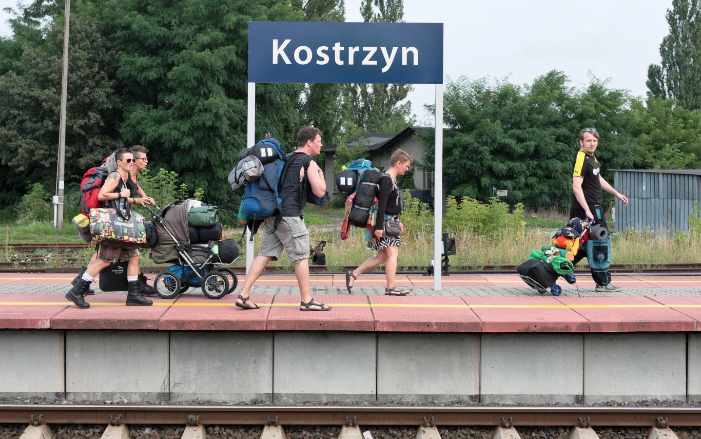 Woodstockowicze powoli docierają do Korzystna nad Odrą.