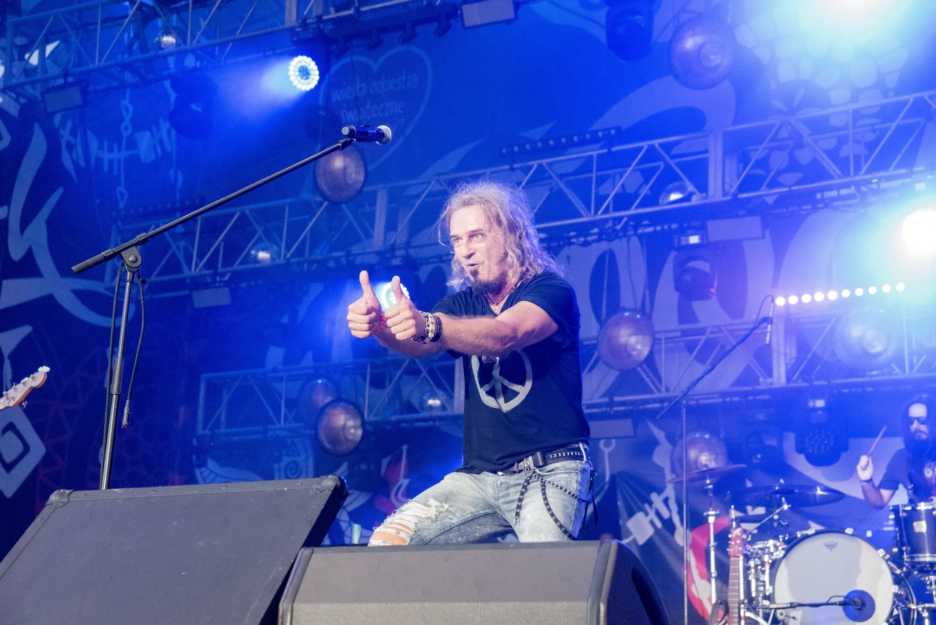 Obecnym wokalistą Oddziału Zamkniętego jest Krzysztof Wałecki, który powrócił po 16 latach.