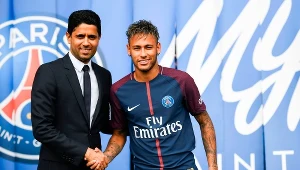 Neymar i prezydent PSG Nasser Al-Khelaifi (L)