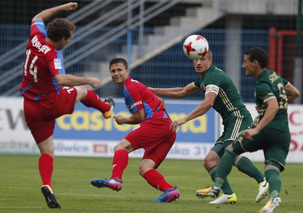 Piast Gliwice - Śląsk Wrocław 1-1 w meczu 4. kolejki Ekstraklasy Piast Gliwice - Śląsk Wrocław 1-1 w meczu 4. kolejki Ekstraklasy
