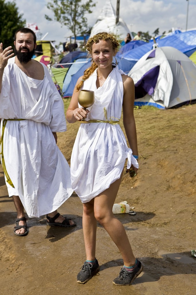 Kolorowe ludki na Przystanku Woodstock