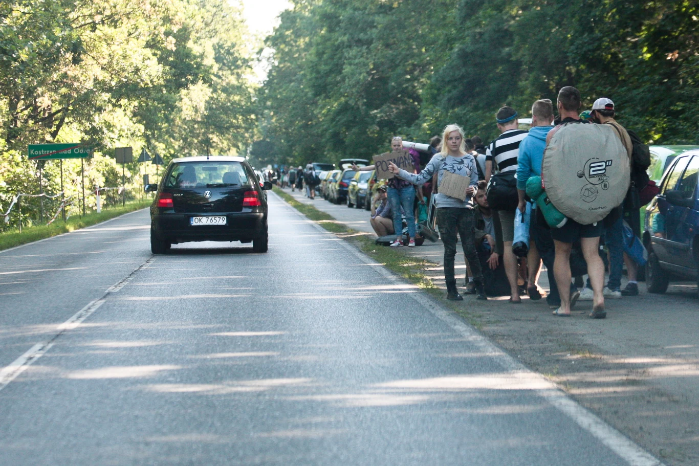 Uczestnicy Przystanku Woodstock opuszczają Kostrzyn nad Odrą po zakończeniu festiwalu