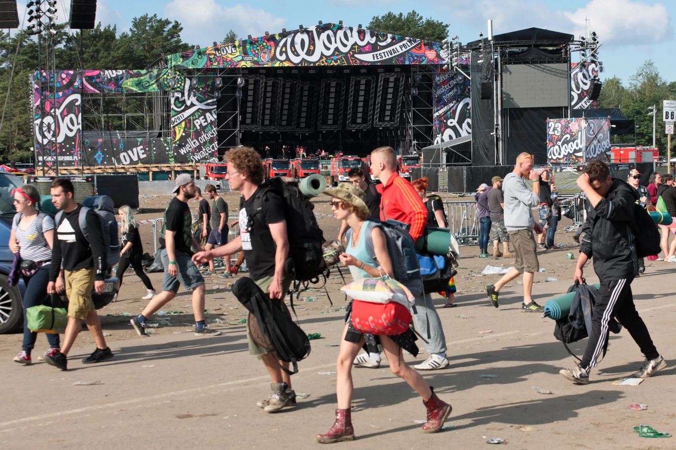 Uczestnicy Przystanku Woodstock opuszczają Kostrzyn nad Odrą po zakończeniu festiwalu