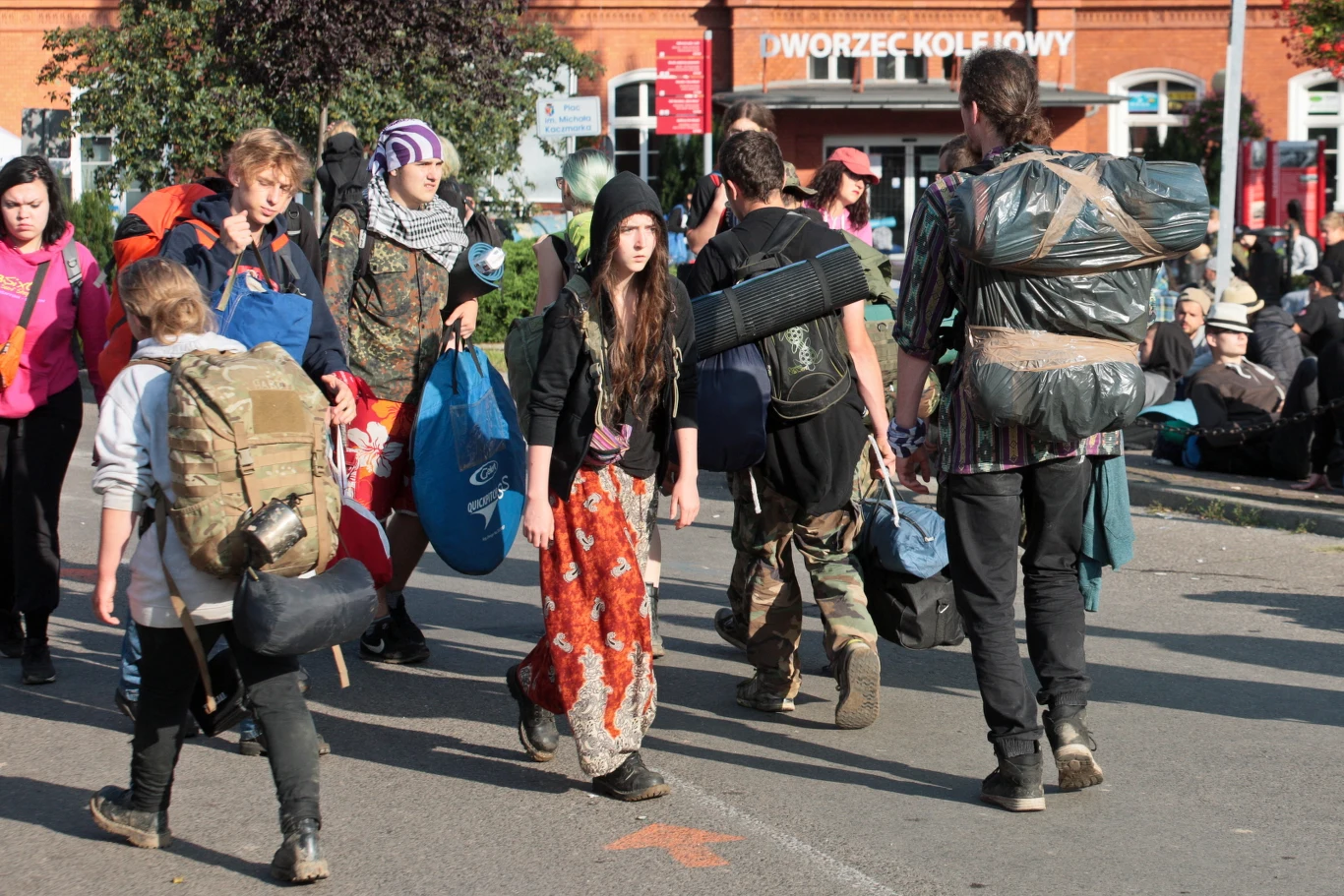 Uczestnicy Przystanku Woodstock opuszczają Kostrzyn nad Odrą po zakończeniu festiwalu