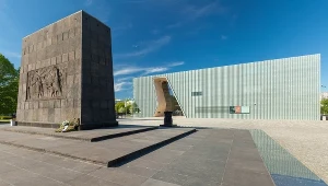 Na zdjęciu Pomnik Bohaterów Getta i budynek Muzeum Historii Żydów Polskich