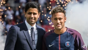 Prezes PSG Nasser Al-Khelaifi i Neymar podczas oficjalnej prezentacji