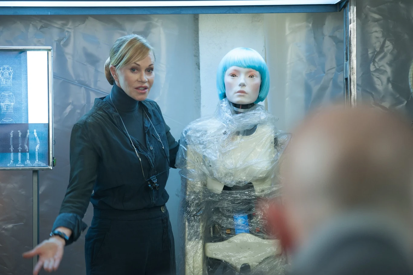 Przed rozwodem Griffith i Banderas zdążyli jeszcze wspólnie zagrać w thrillerze science-fiction"Automata" (2013) Gabe'a Ibáñeza. Głównym bohaterem filmu rozgrywającego się w świecie, który uległ niemal całkowitej automatyzacji, jest Jacq Vaucan (Banderas), pracujący jako agent ubezpieczeniowy w korporacji zajmującej się przypadkami wadliwie funkcjonujących robotów. Badając jedną z przydzielonych spraw, Jacq odkrywa coś, co może wpłynąć na przyszłość całej ludzkości.