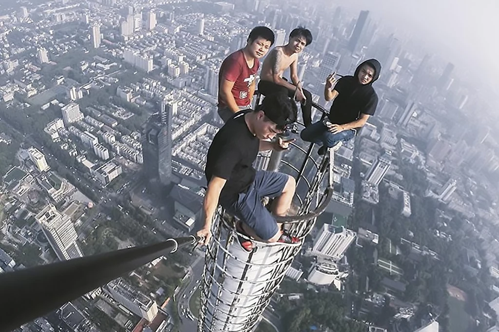 Selfie 450 metrów nad ziemią. Im obcy jest strach