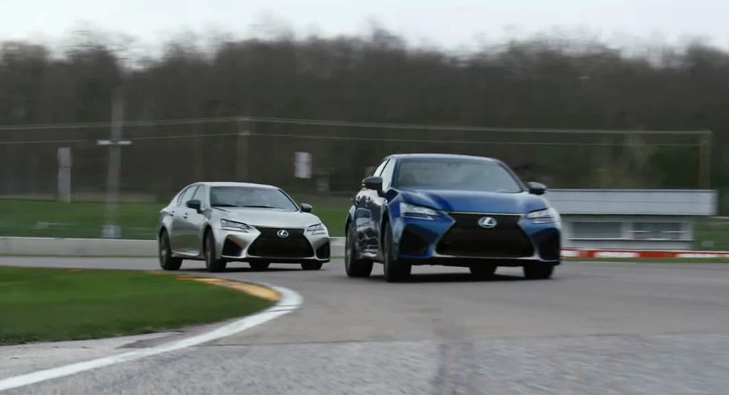 Dwa Lexusy GS F na torze Road America 