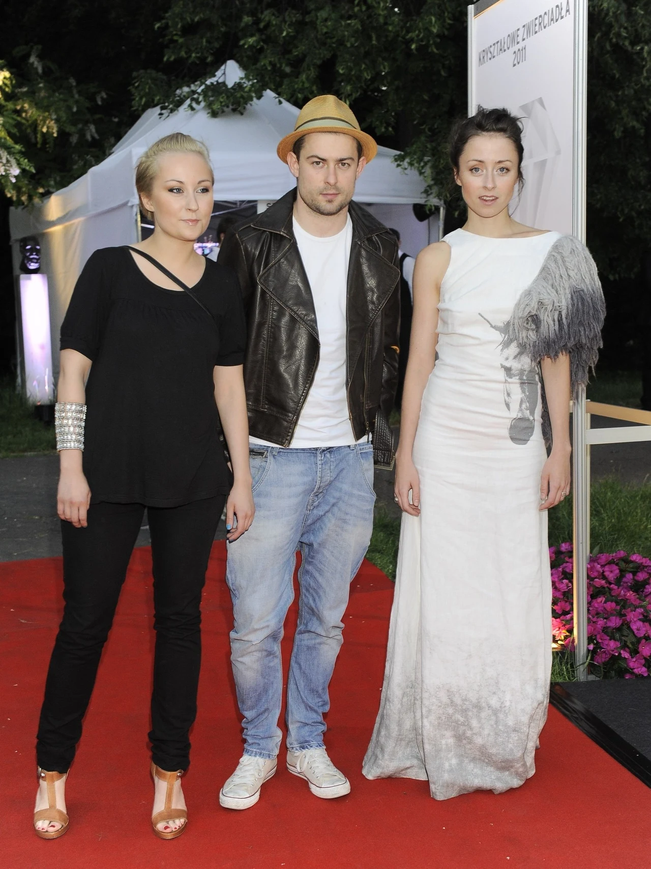 Bartek Królik z koleżankami z Sistars Bartek Królik z koleżankami z Sistars