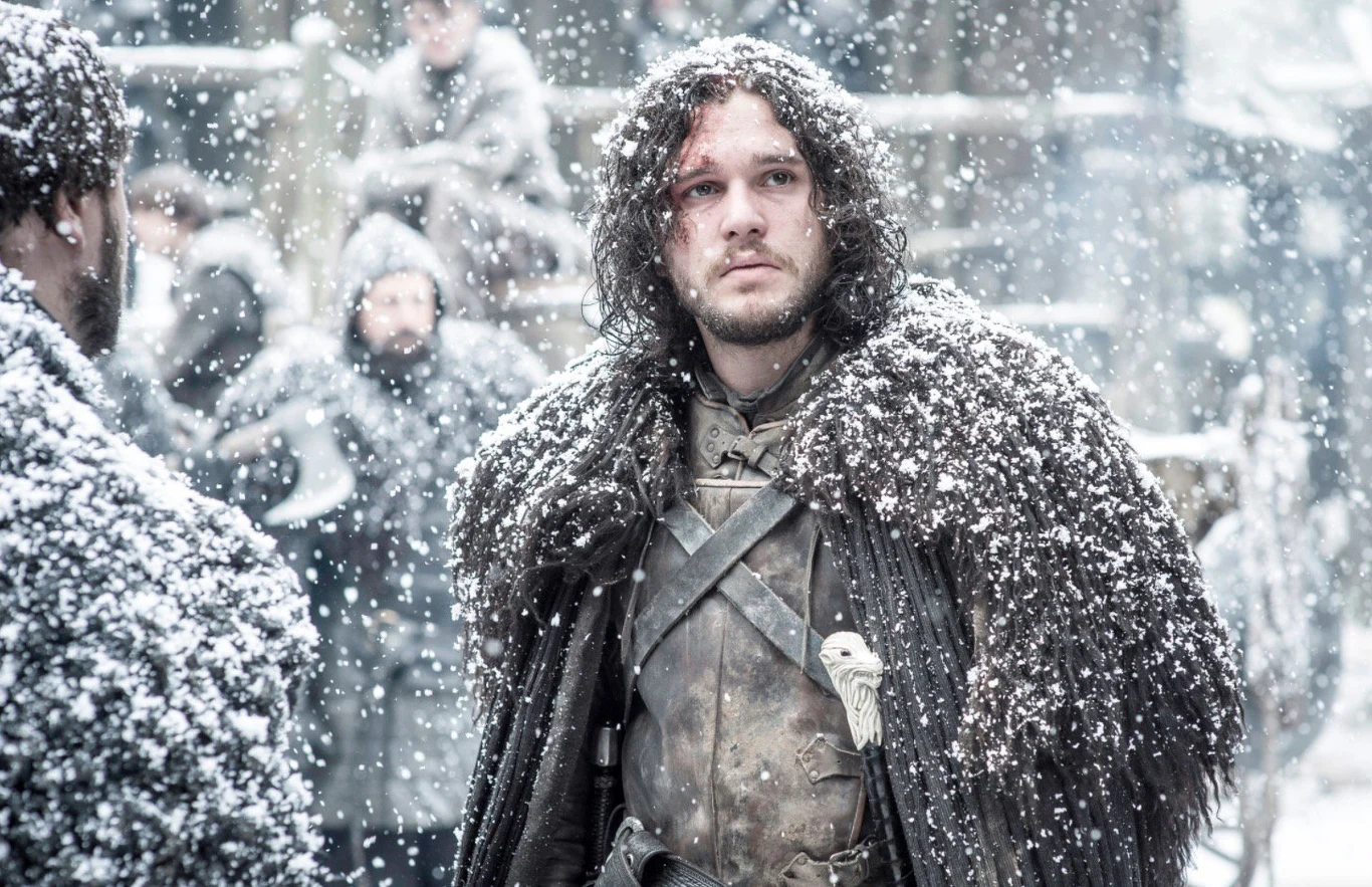 Bohater "Gry o tron", Jon Snow, w przerobionym dywaniku z Ikei Bohater "Gry o tron", Jon Snow, w przerobionym dywaniku z Ikei