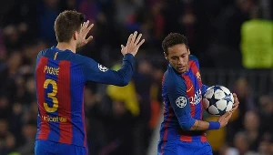 Gerard Pique (z lewej) i Neymar
