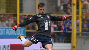 Napastnik Lille Nicolas De Preville w roli bramkarza swojej drużyny