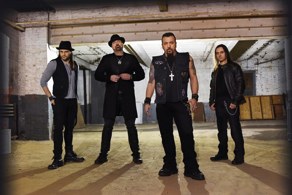 Muzycy Adrenaline Mob ucierpieli w poważnym wypadku