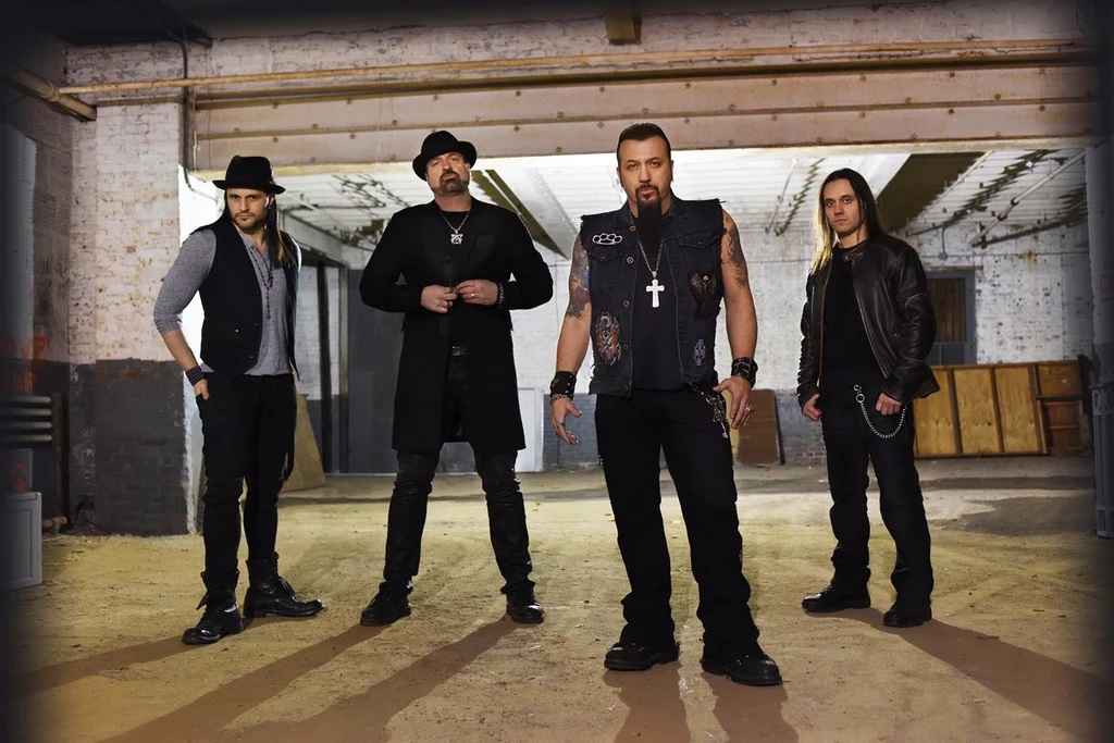 Muzycy Adrenaline Mob ucierpieli w poważnym wypadku