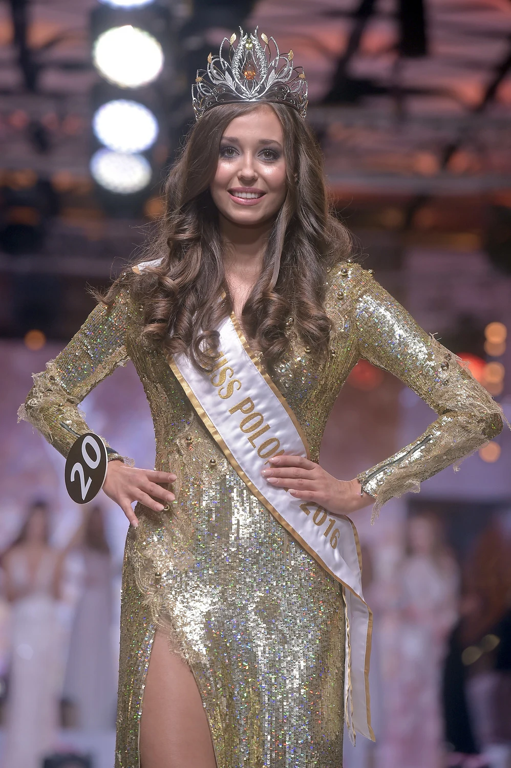 Izabella Krzan została w 2016 roku Miss Polonia, w przeszłości uprawiała siatkówkę, a także taniec towarzyski.