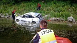 Samochód wpadł do Jeziora Rożnowskiego