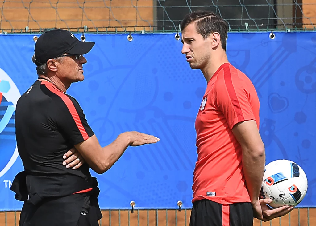 Trener Adam Nawałka (z lewej) i Grzegorz Krychowiak Trener Adam Nawałka (z lewej) i Grzegorz Krychowiak