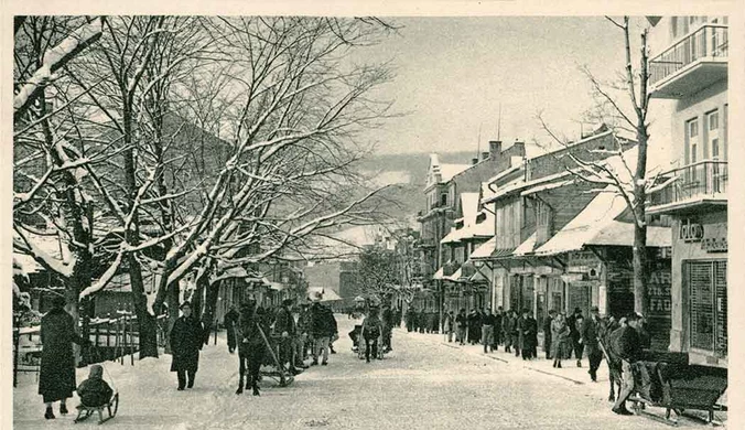 Zakopane. Ul. Krupówki, wyd. R.T., 1937 – z albumu „O tatrzańskich pocztówkach”