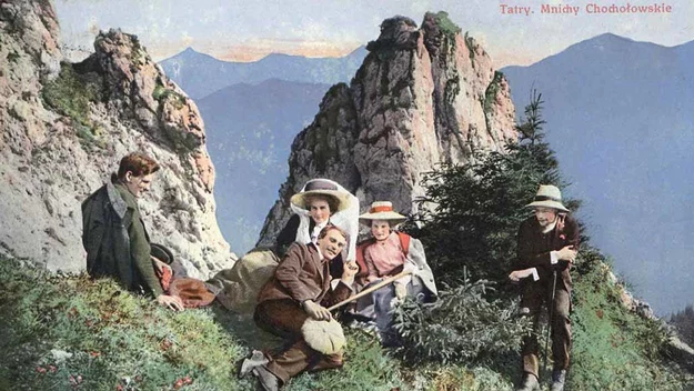 Tatry. Mnichy Chochołowskie, Wydawnictwo Sztuka, 1914 – z albumu „O tatrzańskich pocztówkach” wydanego nakładem Tatrzańskiego Parku Narodowego