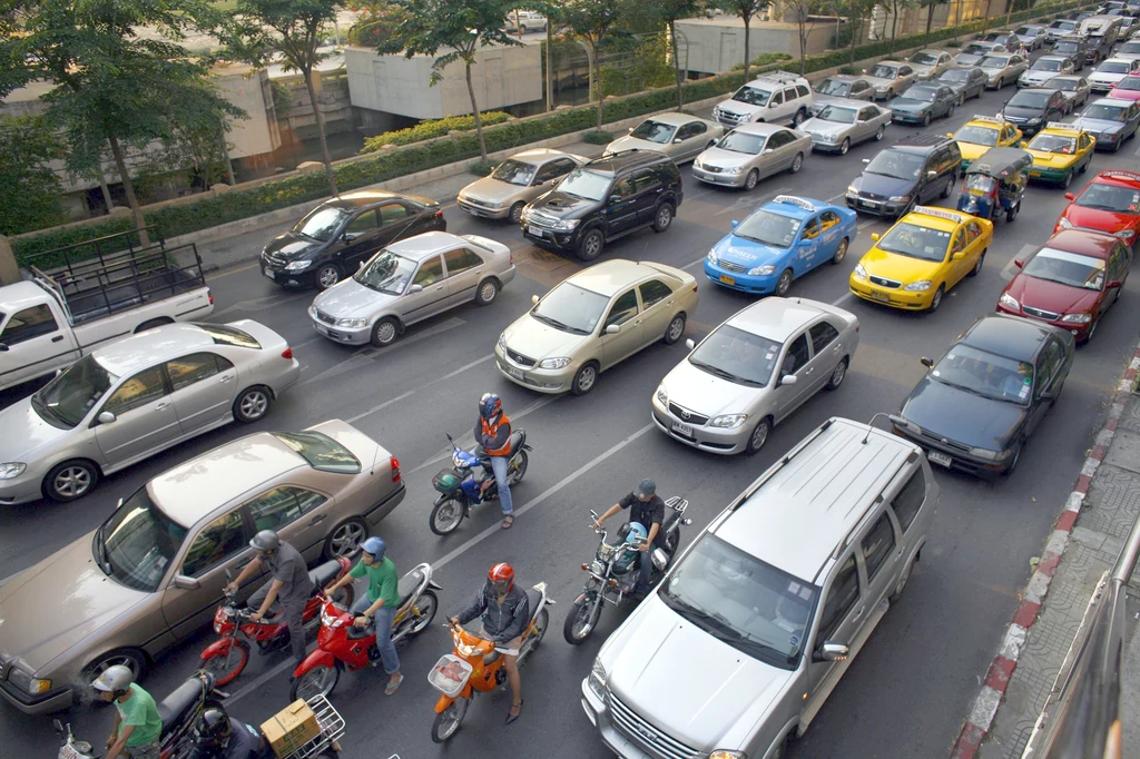 Bangkok słynie z chaosu na drogach